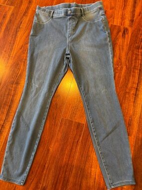 Time and Tru Women's Straight Leg Jeans in Blue